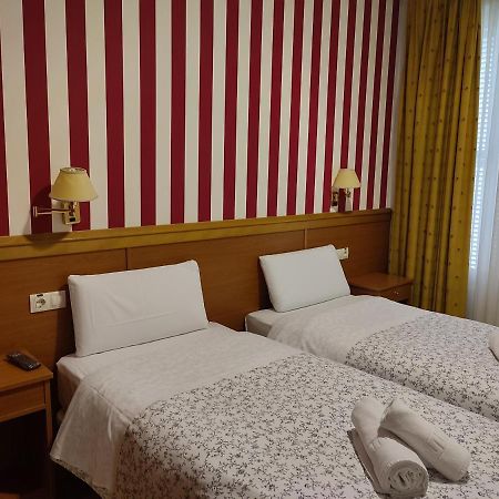 Hostal Salome Madrid Ngoại thất bức ảnh